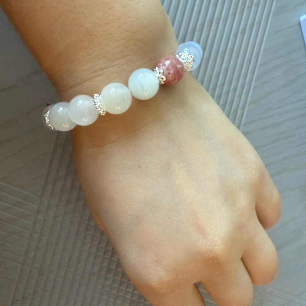 Elegant White and Pink Beaded Bracelet